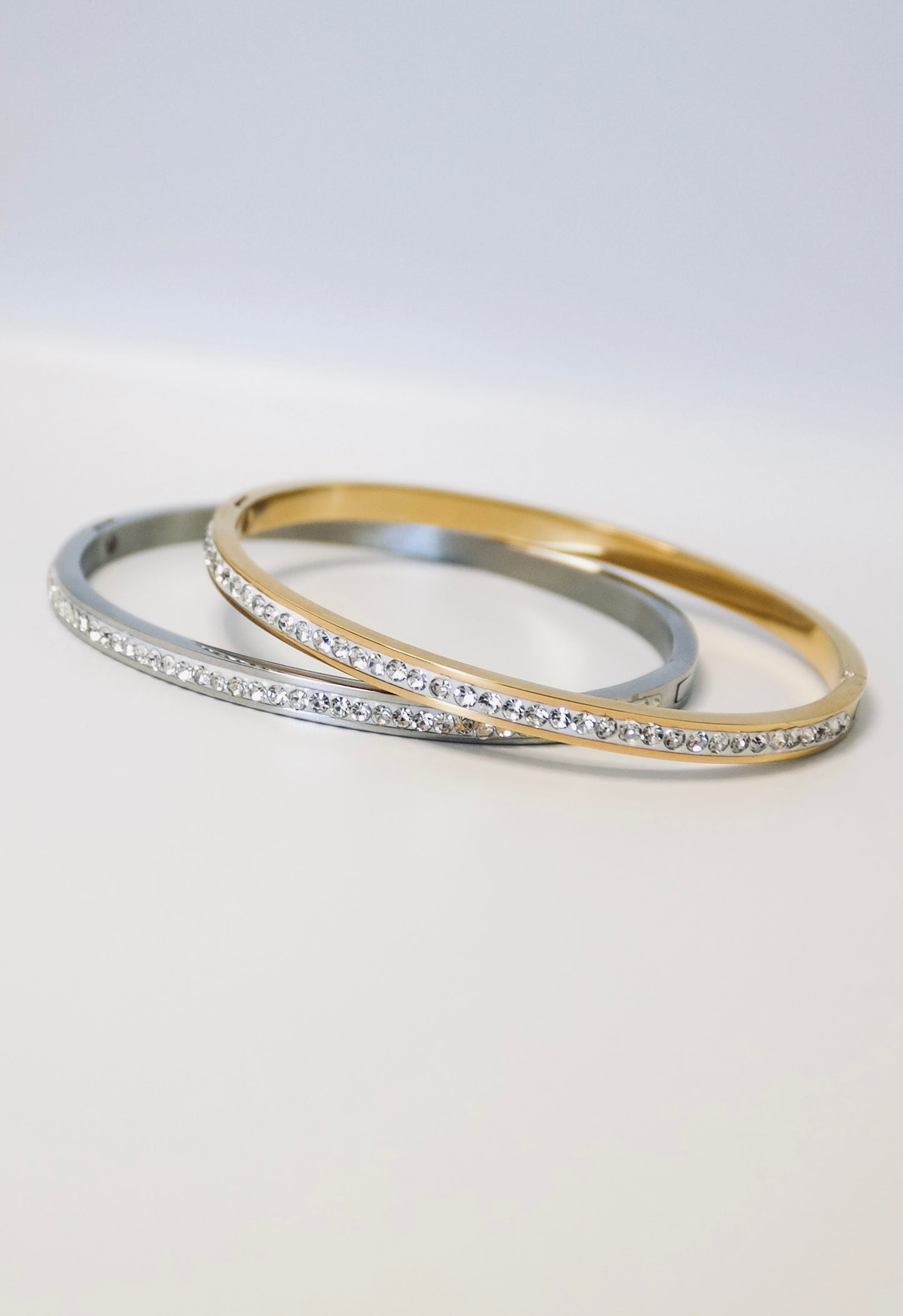 Stackable bangle with small cubic zirconia - Water and tarnish proof! - Gold